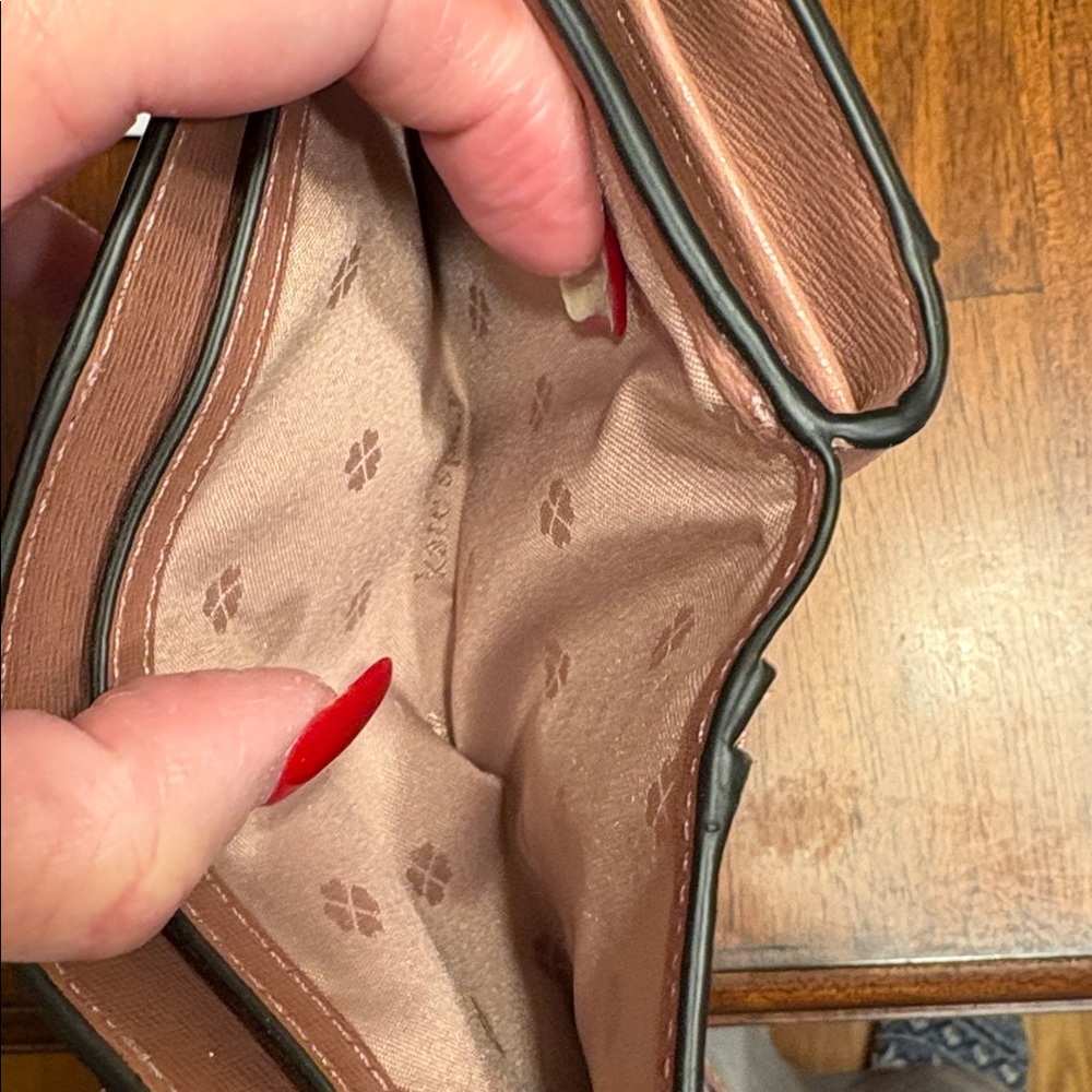 Kate Spade Cream and Black Wallet - Picture 6 of 8